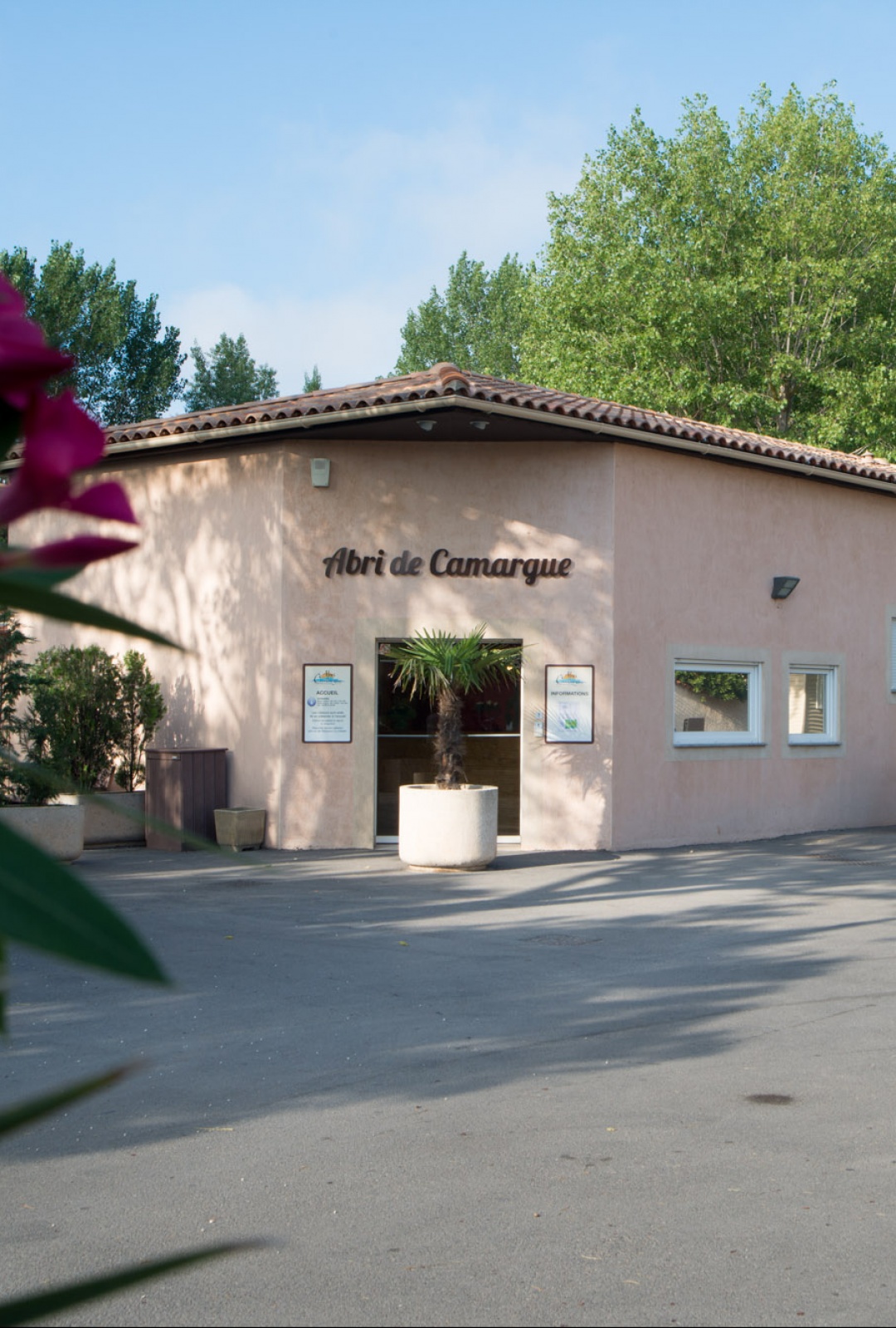 Entrée du camping Abri de Camargue