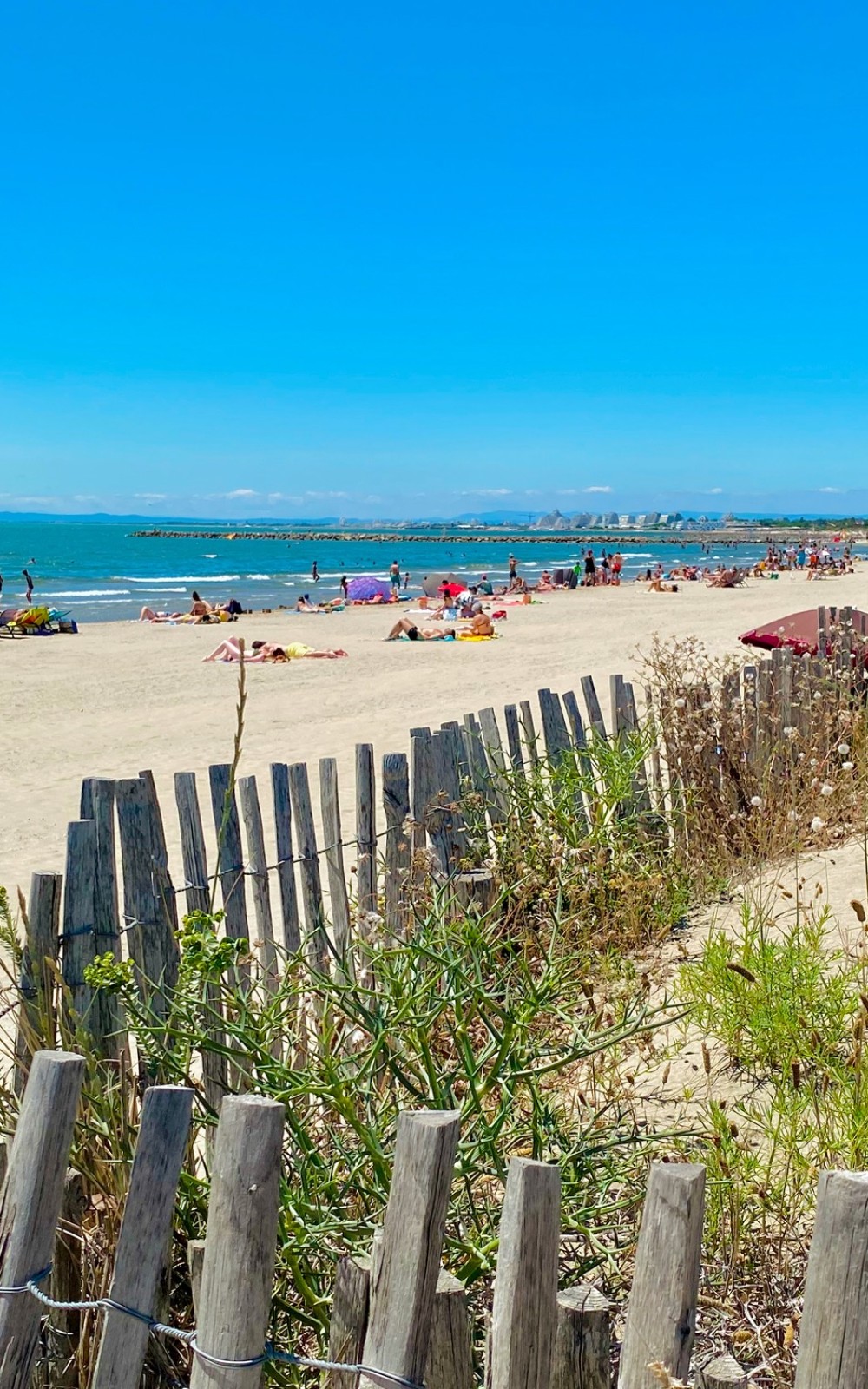 la plage du Boucanet s'étend jusqu'à la Grande-Motte