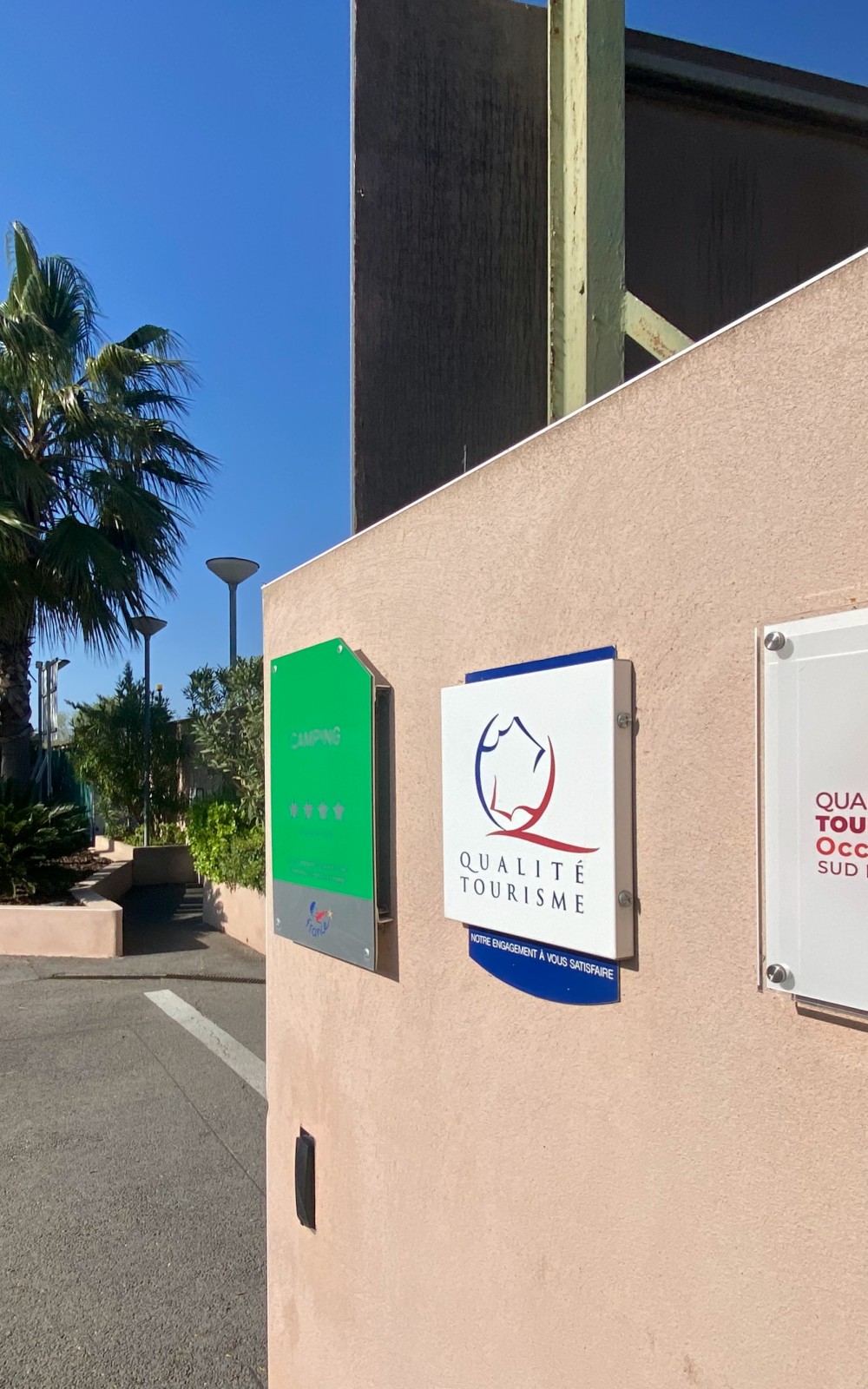 Photo des labels qualité du Camping Abri de Camargue