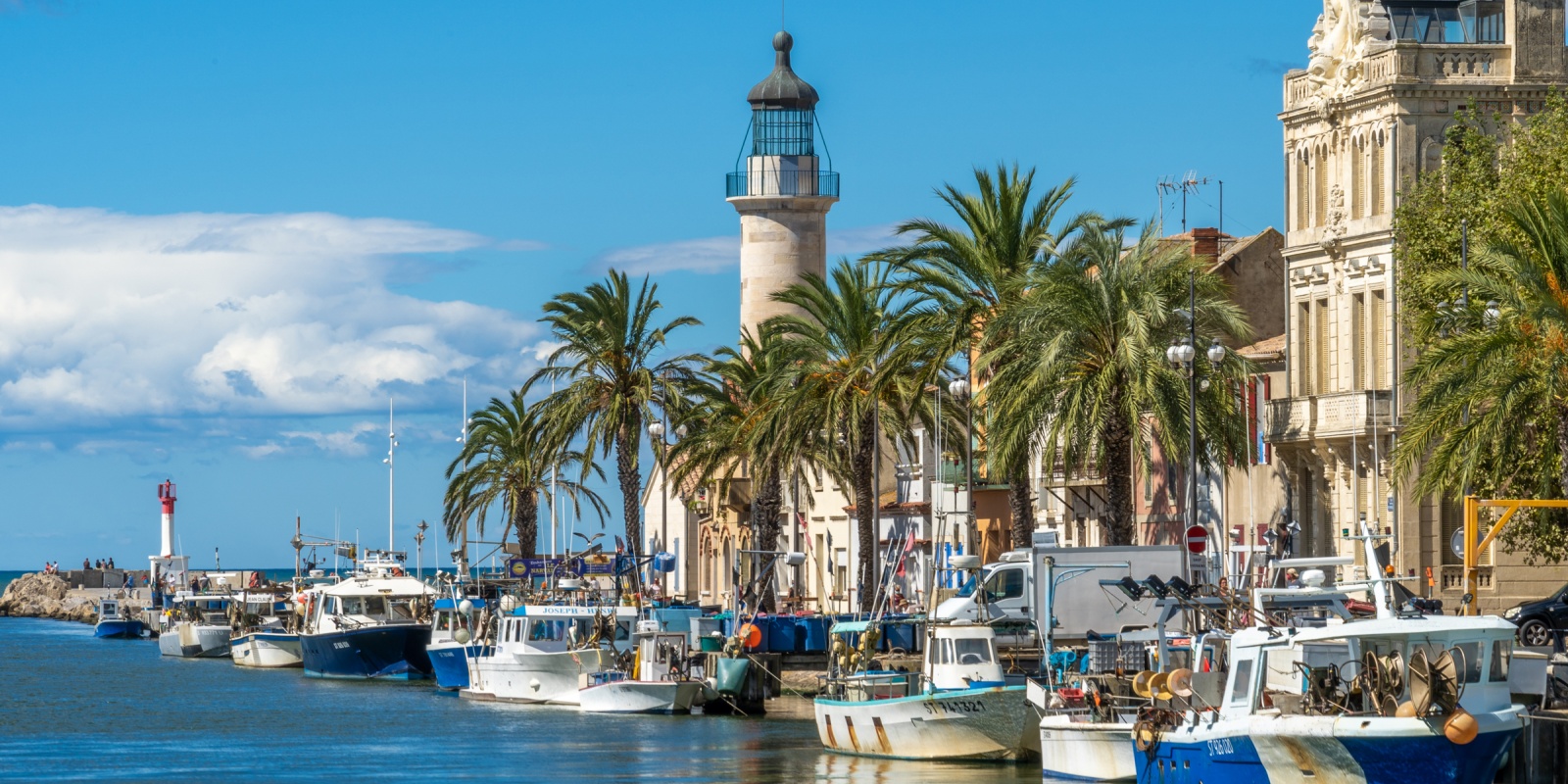 Camping Abri de Camargue : Phare du port au Grau-du-Roi