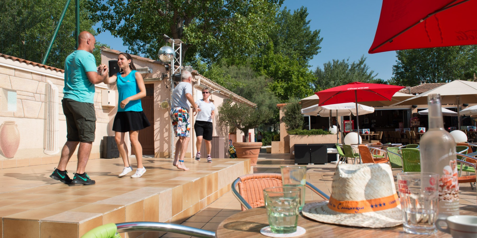 Sur la grande terrasse, on danse
