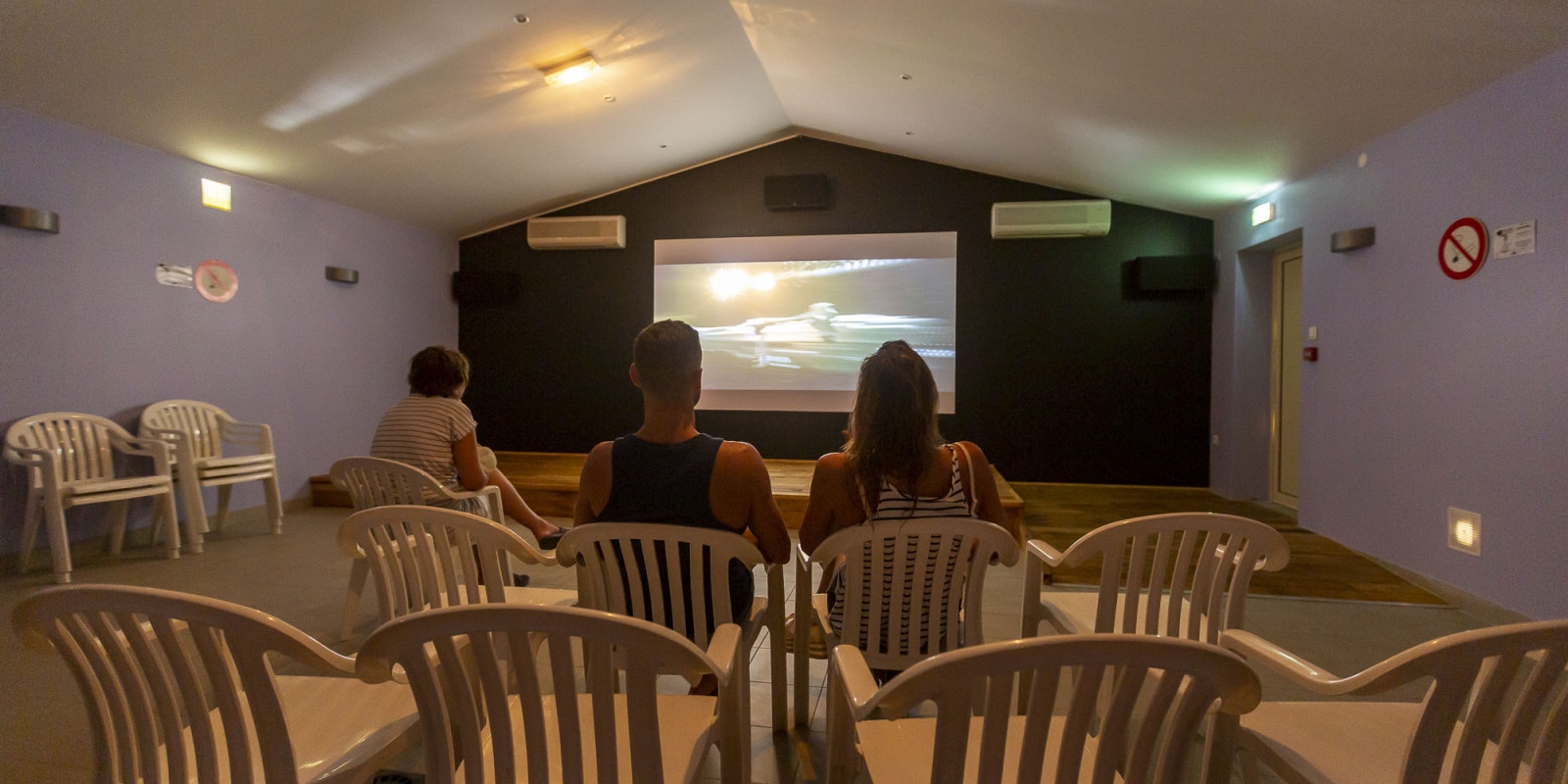 Une salle de "cinéma" diffuse chaque jour un film différent