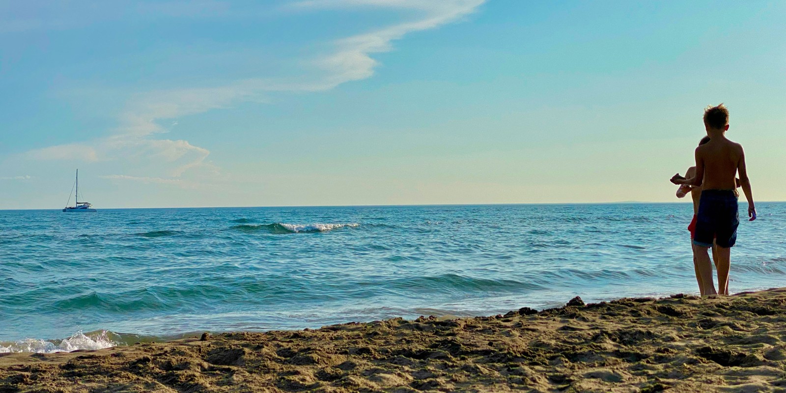 Enfants jouants sur la plage de l'Espiguette