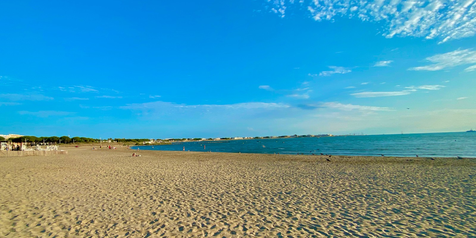 Plage des mouettes sur la rive gauche du Grau-du-Roi