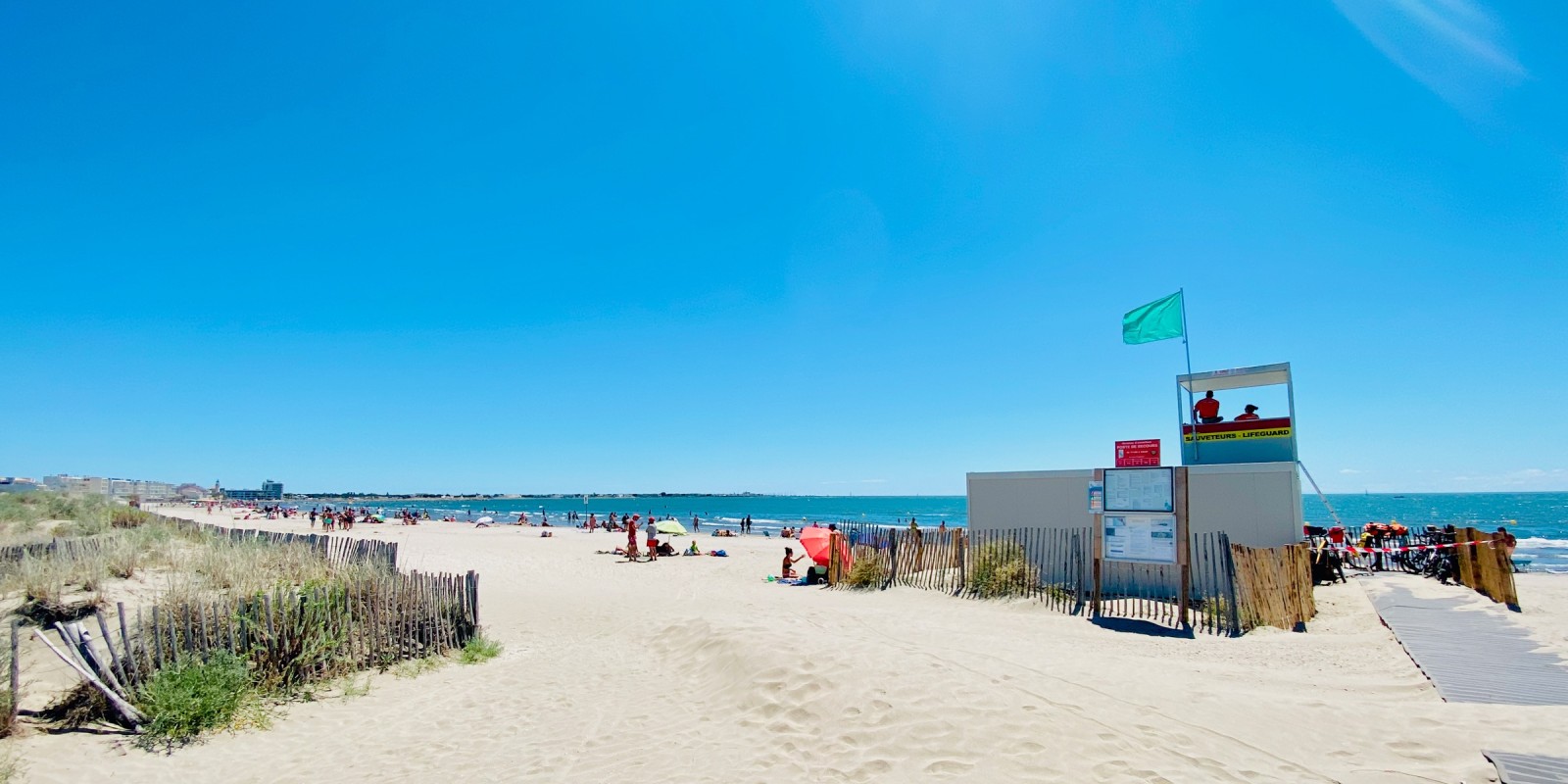 Plage du Boucanet, le Grau-du-Roi, premier poste de secours