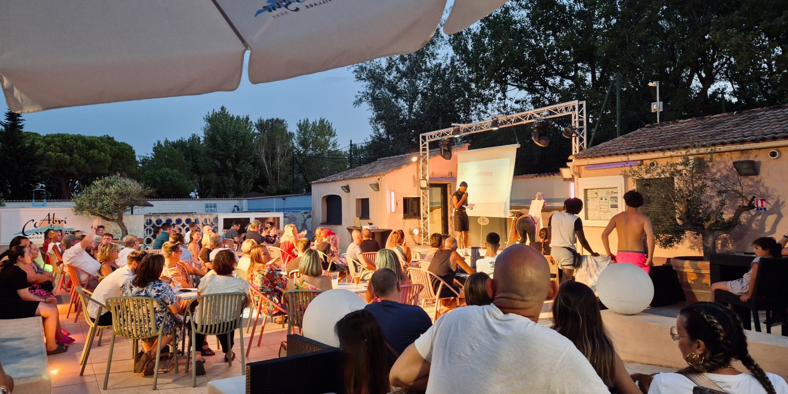 Soirée au camping Abri de Camargue été 2025