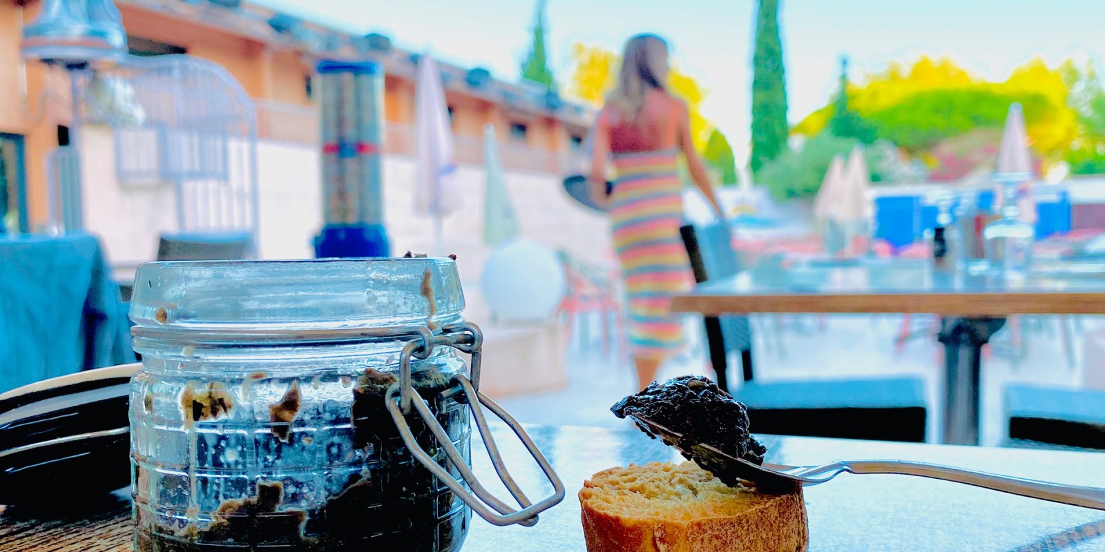 Déguster une tapenade en apéritif au restaurant du camping