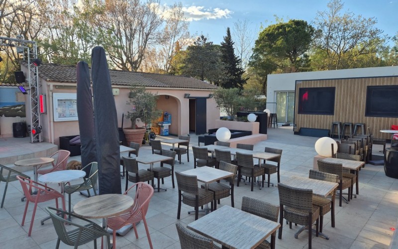 La terrasse du camping au printemps 2026 avec la restauration éphémère