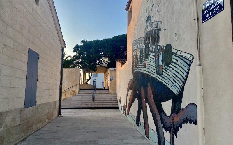  Le passage des Gardiens du Phare et sa fresque, le Grau-du-Roi