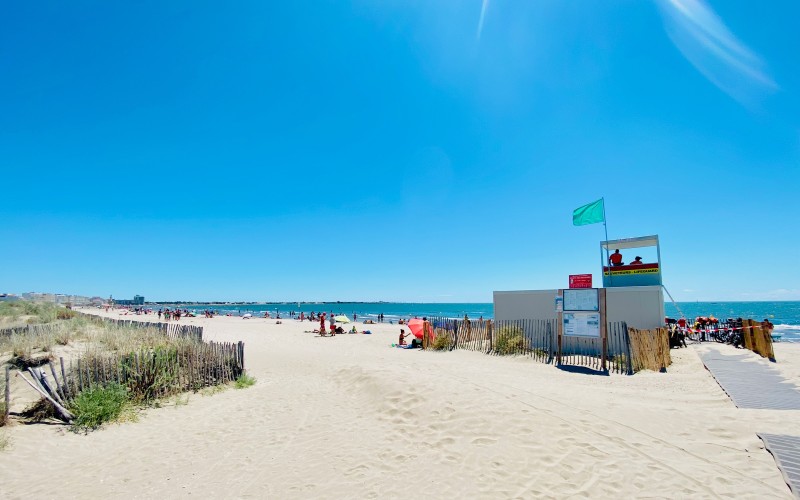 Plage du Boucanet, le Grau-du-Roi, premier poste de secours