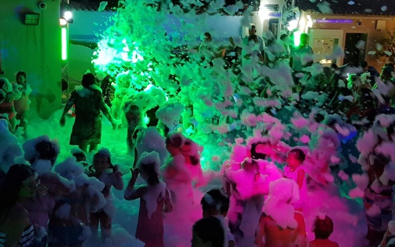 Soirée mousse au camping, les enfants sont ravis