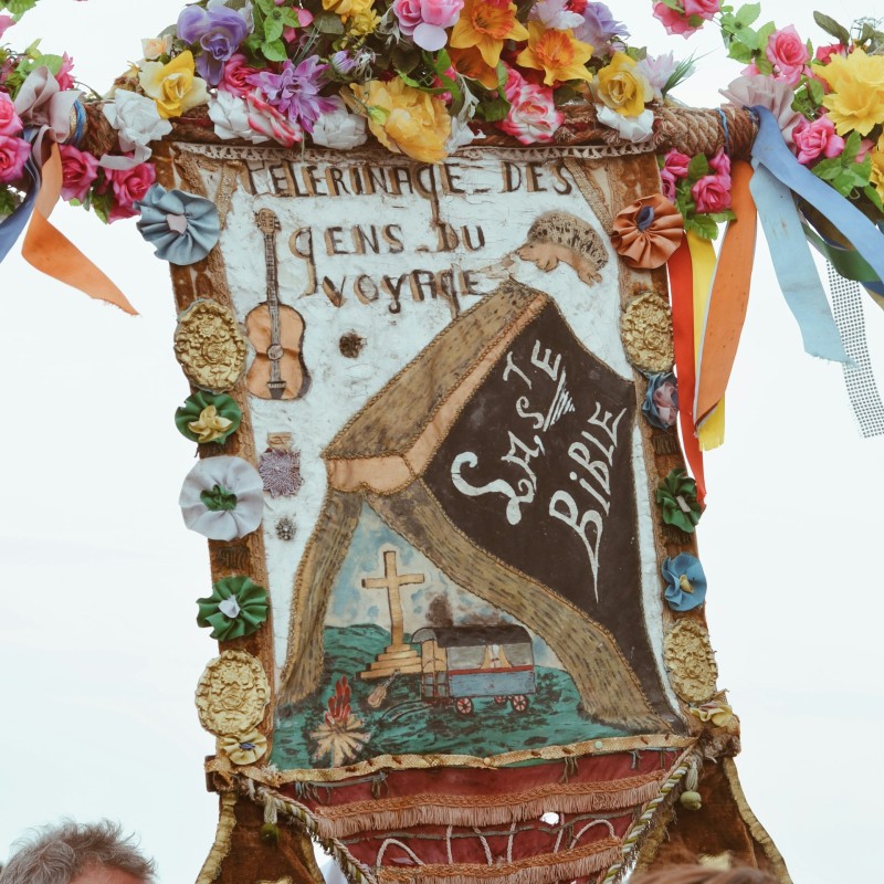 Pèlerinage des gens du voyage (photo de Caroline Hernandez @Unsplash)