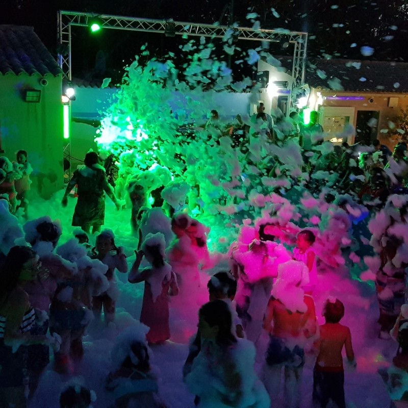 Soirée mousse au camping, les enfants sont ravis