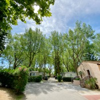 Notre camping est un grand parc très arboré