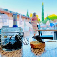 Déguster une tapenade en apéritif au restaurant du camping