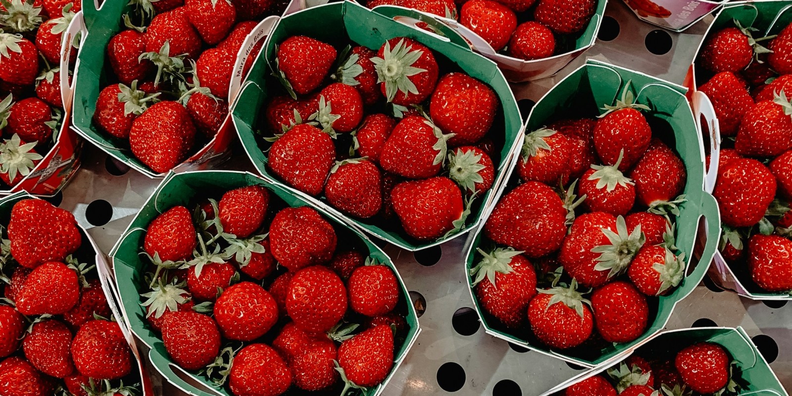 C'est la saison des fraises plein air (crédit photo Adrianna Geo sur Unsplash)
