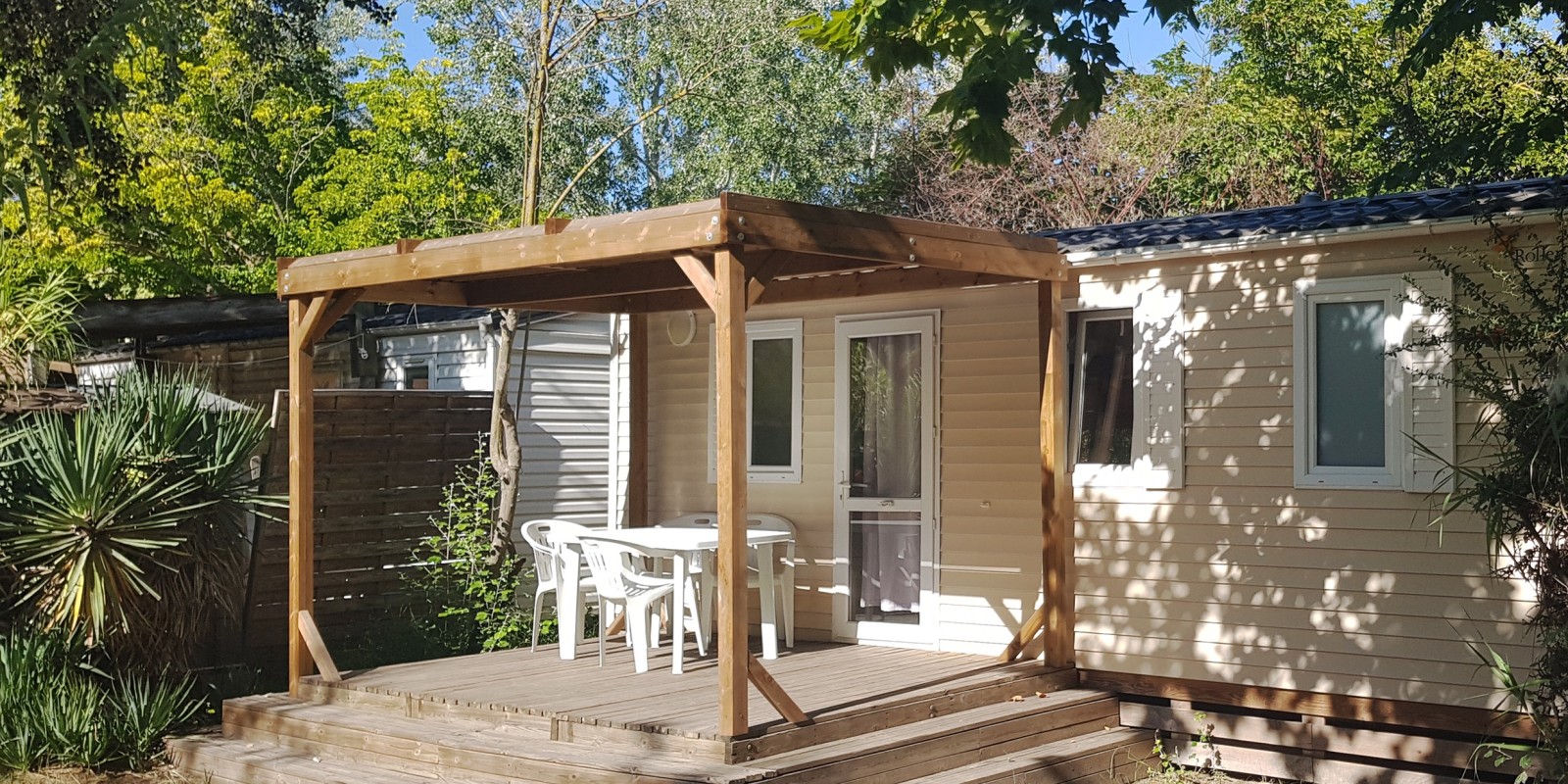 Cottage petit méditerranéen 2 à personnes et sa terrasse ensoleillée
