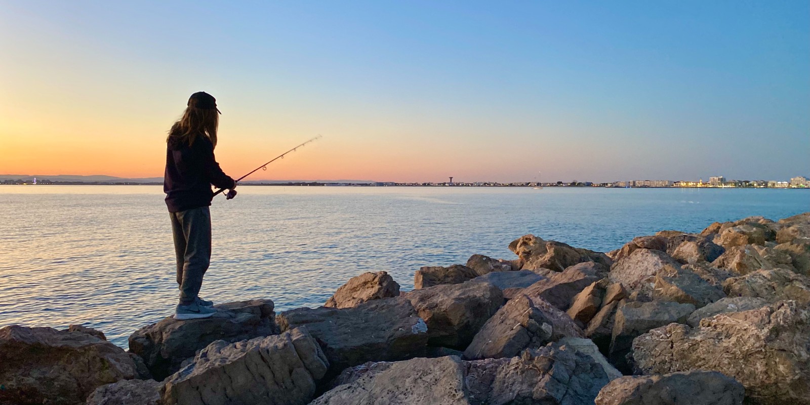 Et si vous tentiez une partie de pêche pendant votre séjour au camping Abri de Camargue ?