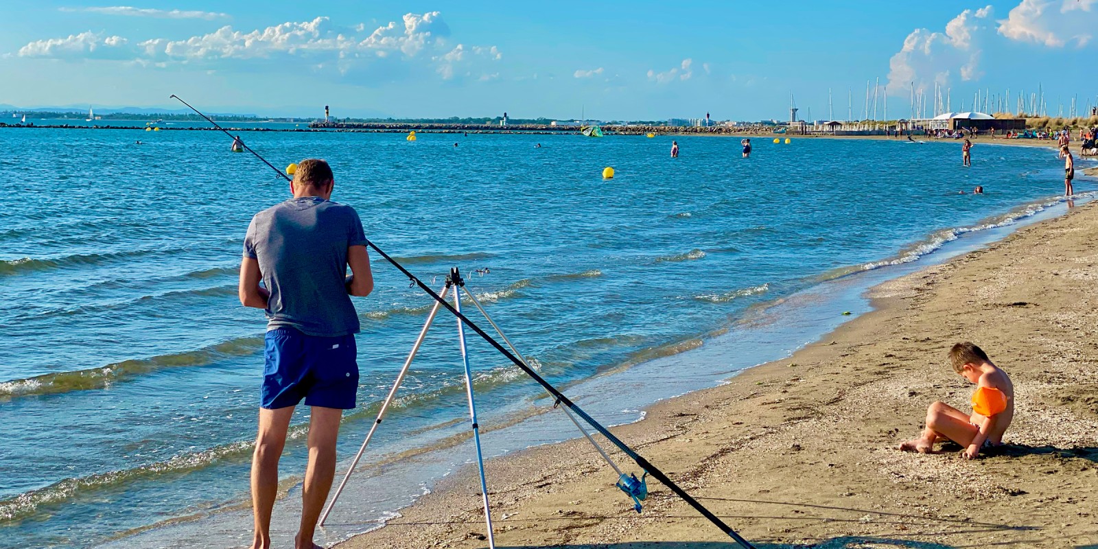 Passionné de pêche du bord sur plage Sud de Port-Camargue