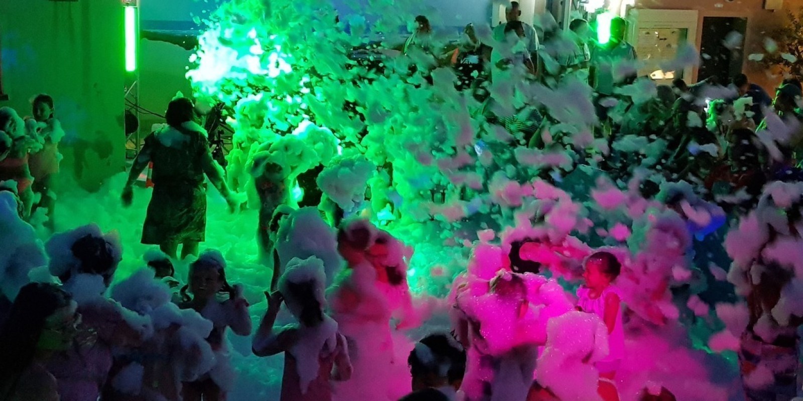 Soirée mousse au camping, les enfants sont ravis