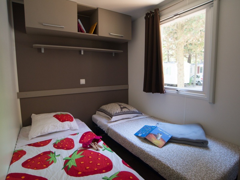 Les chambres du mobil-home Famille+ et Grand Méditerranéen 