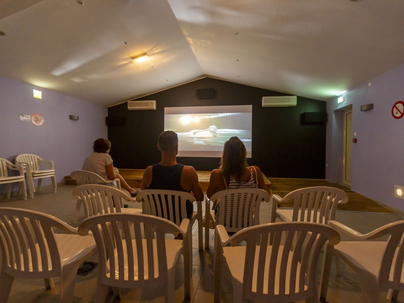 Une salle de "cinéma" diffuse chaque jour un film différent