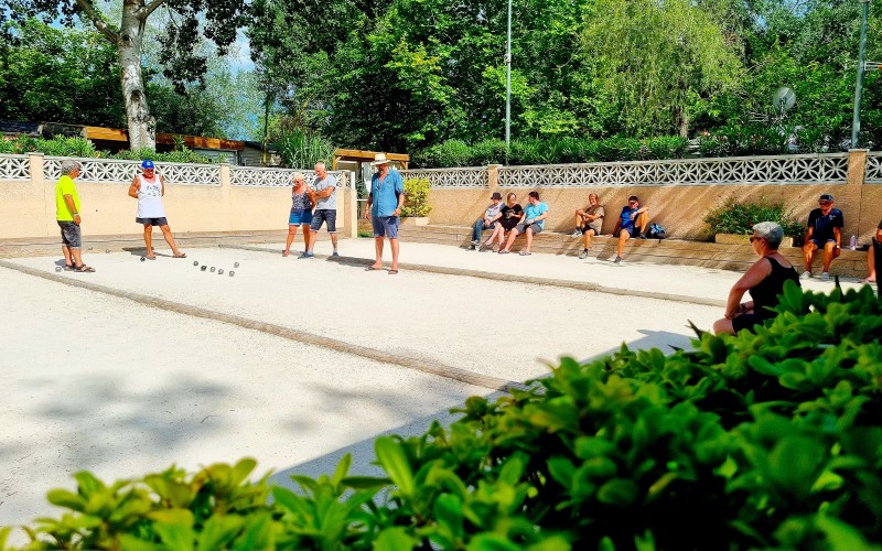 Partie de pétanque dans votre Camping au Grau-du-Roi