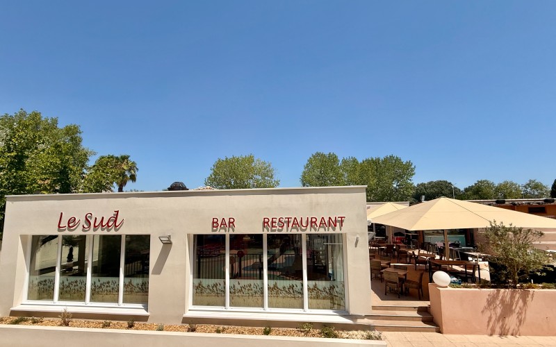 Restaurant, vue d'ensemble de l'extérieur
