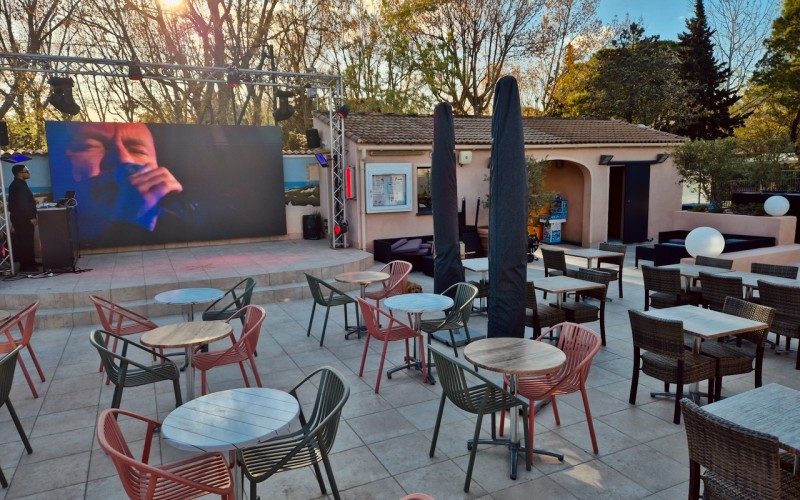 Terrasse du camping, nouvel écran géant led permanent pour les animations
