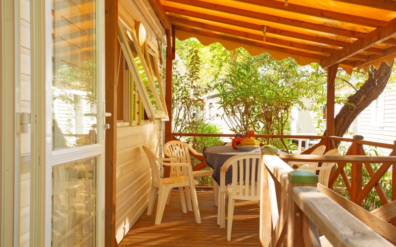 Terrasse du mobil-home Grand Méditerranéen Premium 2023
