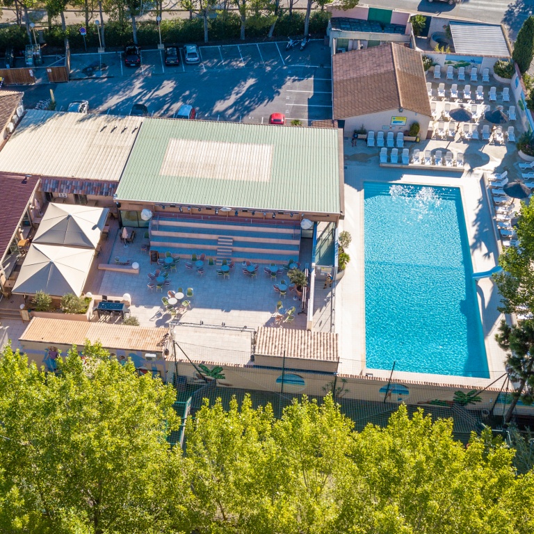 Vue aérienne du camping Abri de Camargue