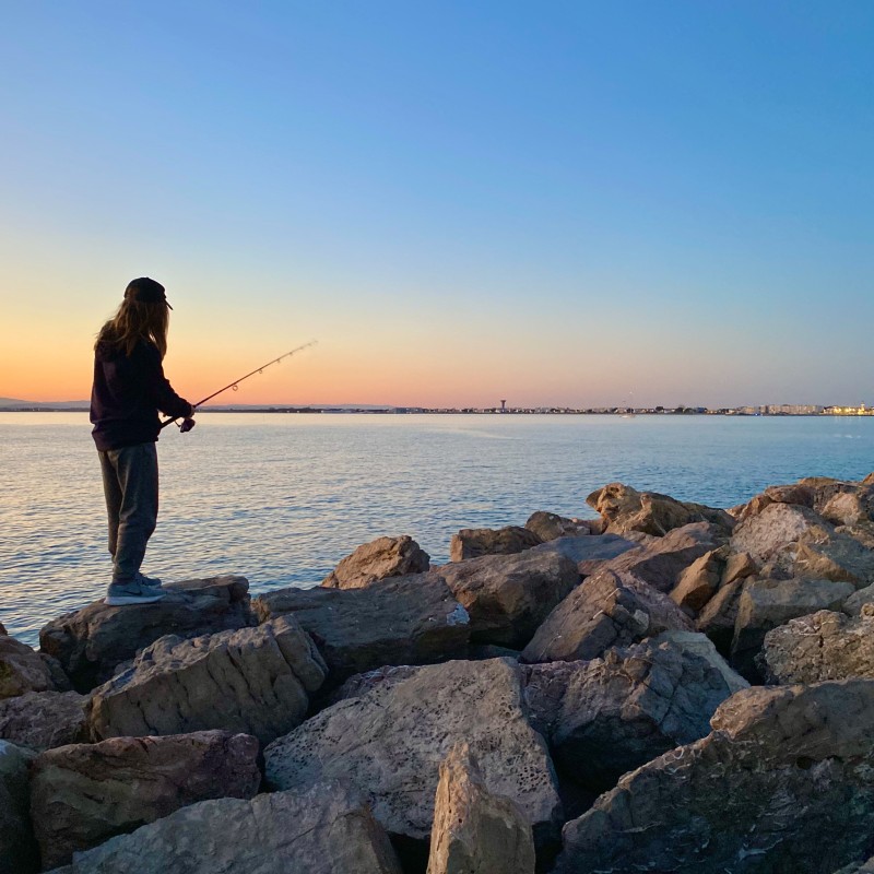 Et si vous tentiez une partie de pêche pendant votre séjour au camping Abri de Camargue ?