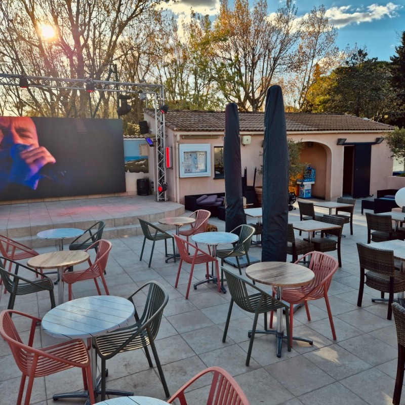 Terrasse du camping, nouvel écran géant led permanent pour les animations