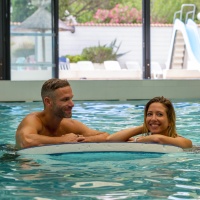 En toute saison, la piscine intérieure permet de se baigner