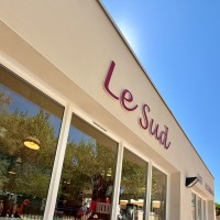 Devanture restaurant le sud (photo @camping, 2026, vue en contre-plongée)