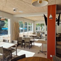 Nouveau restaurant, l'ancienne salle de jeux a laissé place à de nouvelles tables